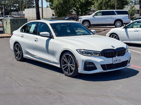 Used 2021 BMW 330i Sedan w/ M Sport Package RWD image 5