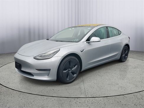 Used 2018 Tesla Model 3 image 4