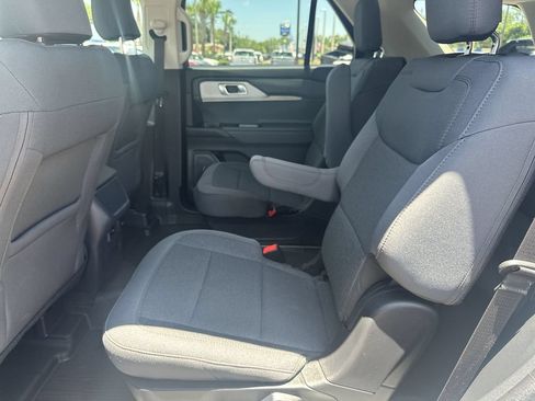Used 2025 Ford Explorer Active RWD image 27