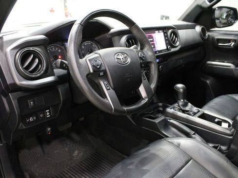 Used 2021 Toyota Tacoma TRD Sport w/ TRD Premium Sport Package AWD/4WD image 27