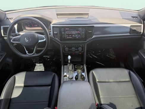 Used 2022 Volkswagen Atlas Cross Sport SEL image 2