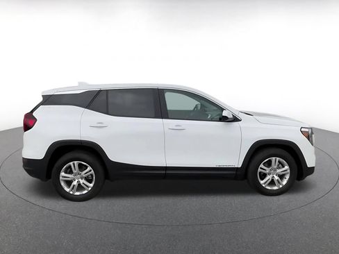 Used 2024 GMC Terrain SLE FWD image 16