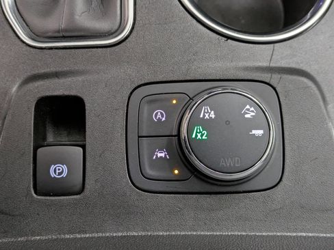 Used 2022 Chevrolet Traverse LT image 9