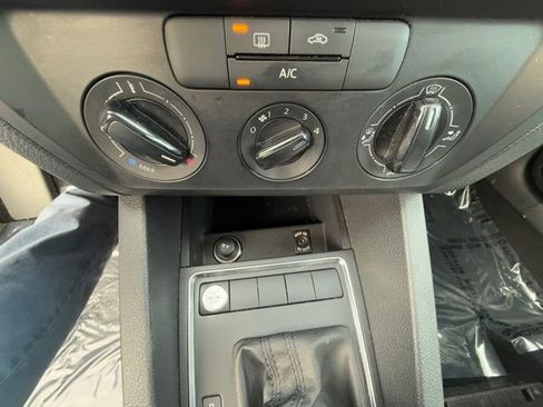 Used 2015 Volkswagen Jetta S image 25