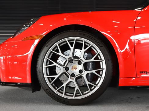 Used 2025 Porsche 911 Carrera image 12