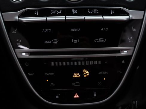 Used 2021 Aston Martin DB11 Volante RWD image 40