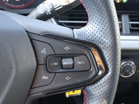 Used 2024 Chevrolet Trax RS w/ Sunroof Package FWD image 18