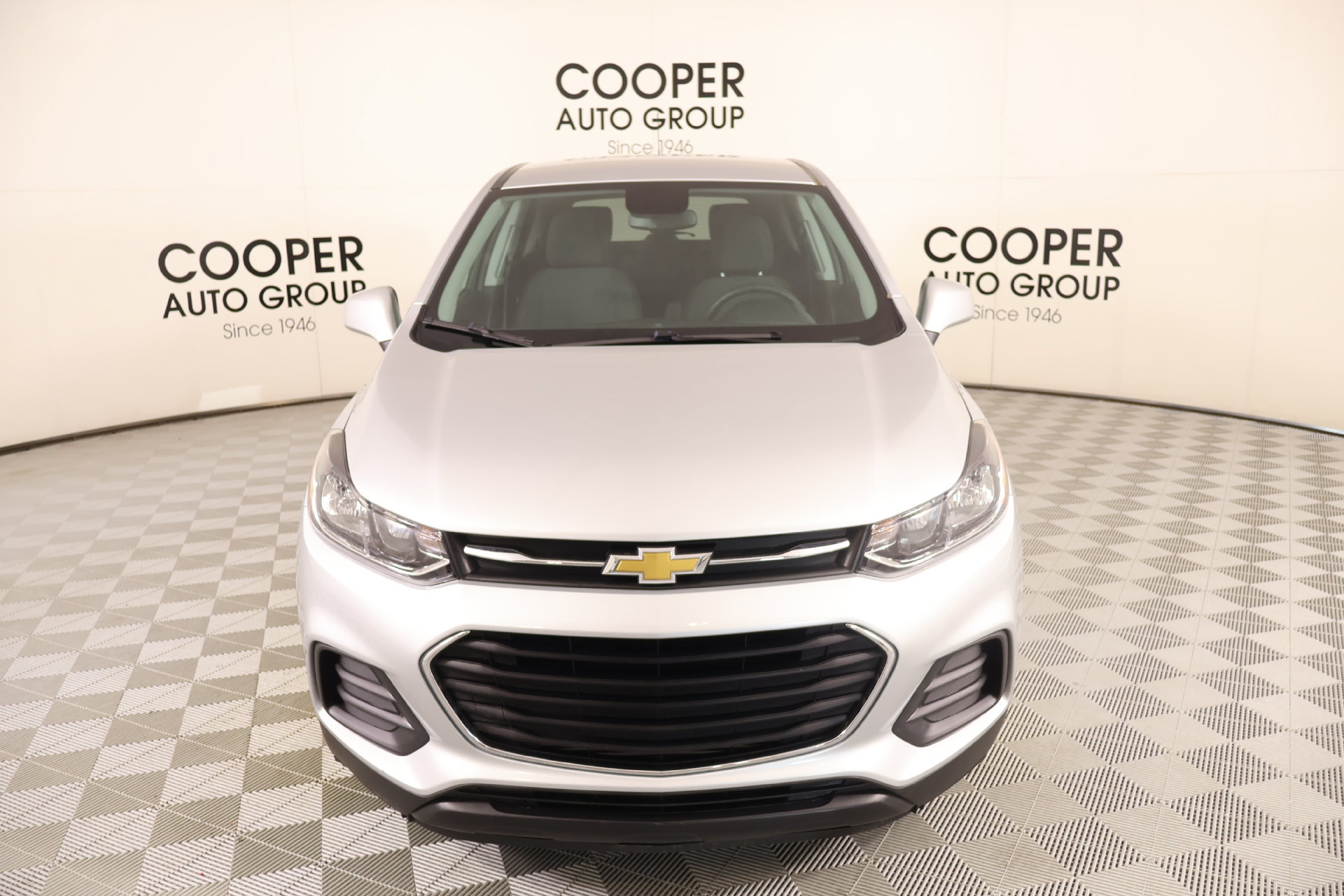 Used 2022 Chevrolet Trax LS w/ Tint and Cruise Package FWD image 8
