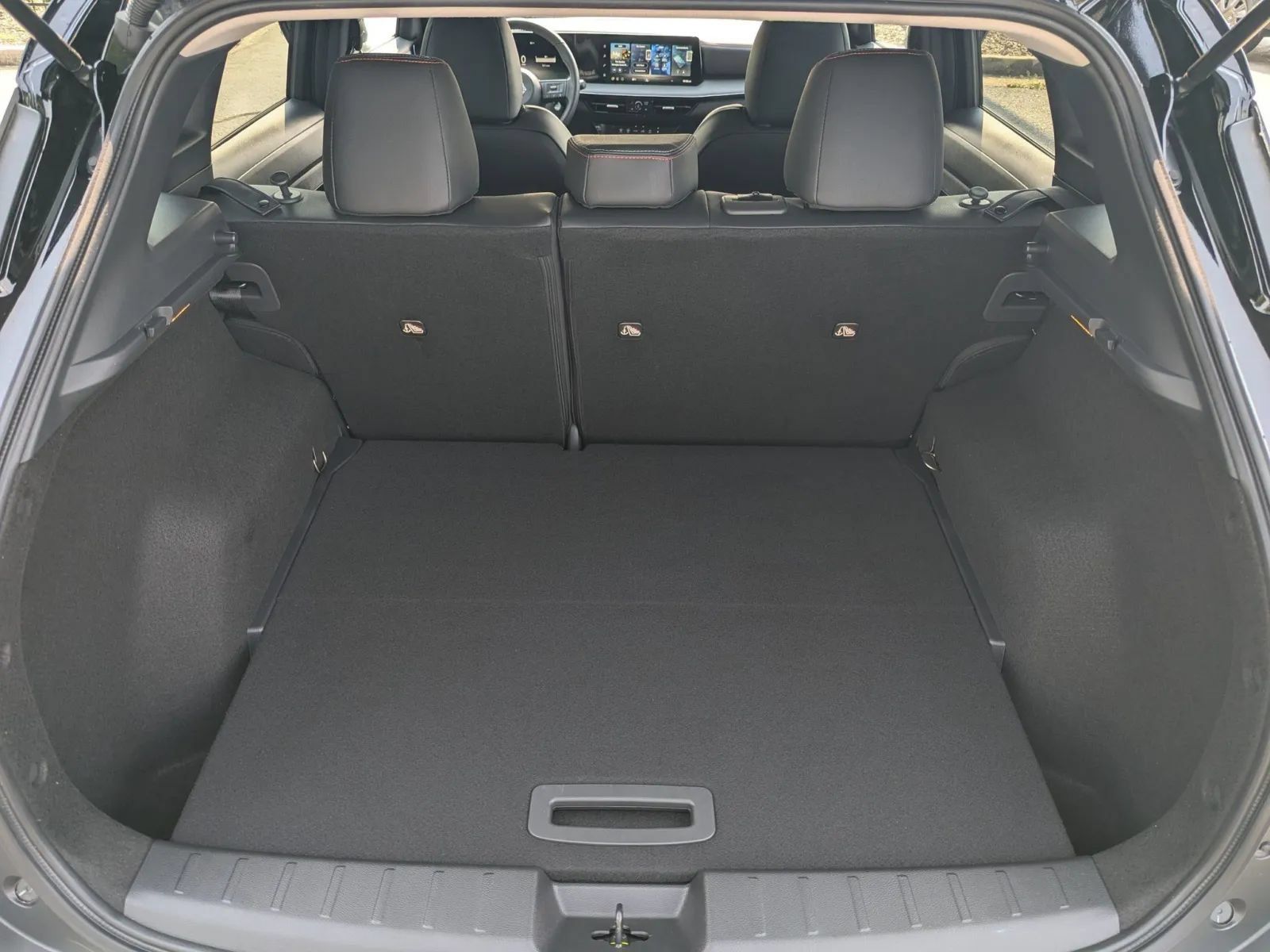Certified 2026 Nissan Kicks SR FWD image 16