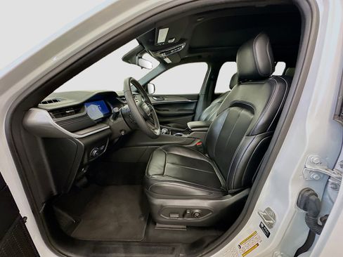 Used 2024 Jeep Grand Cherokee L Limited w/ Luxury Tech Group II image 13