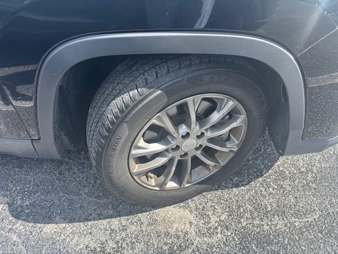 Used 2019 Jeep Cherokee Latitude Plus w/ Comfort/Convenience Group FWD image 10