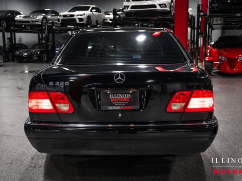 Used 1999 Mercedes-Benz E 320 Sedan image 4