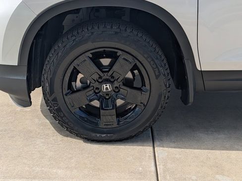 Certified 2025 Honda Ridgeline Black Edition image 13