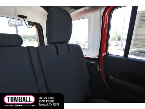 Used 2024 Jeep Wrangler Unlimited Sahara AWD/4WD image 12
