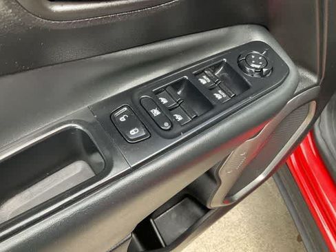Used 2018 Jeep Renegade Limited FWD image 14