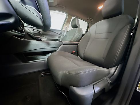 Used 2024 Nissan Rogue S AWD/4WD image 13