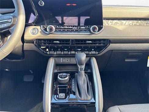 New 2026 Chevrolet Colorado ZR2 w/ Off-Road Front Bumper Package image 11