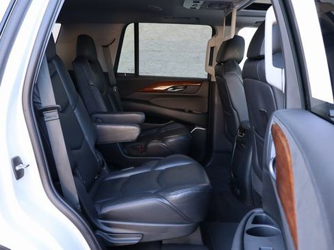 Used 2019 Cadillac Escalade Premium Luxury image 32