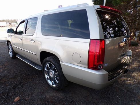 Used 2013 Cadillac Escalade ESV Luxury image 3