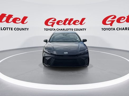 Certified 2025 Toyota Camry SE image 3