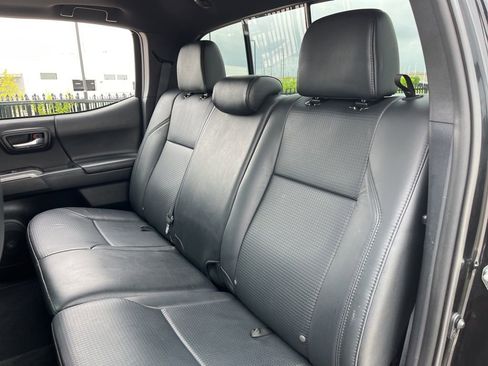 Used 2018 Toyota Tacoma Limited image 29