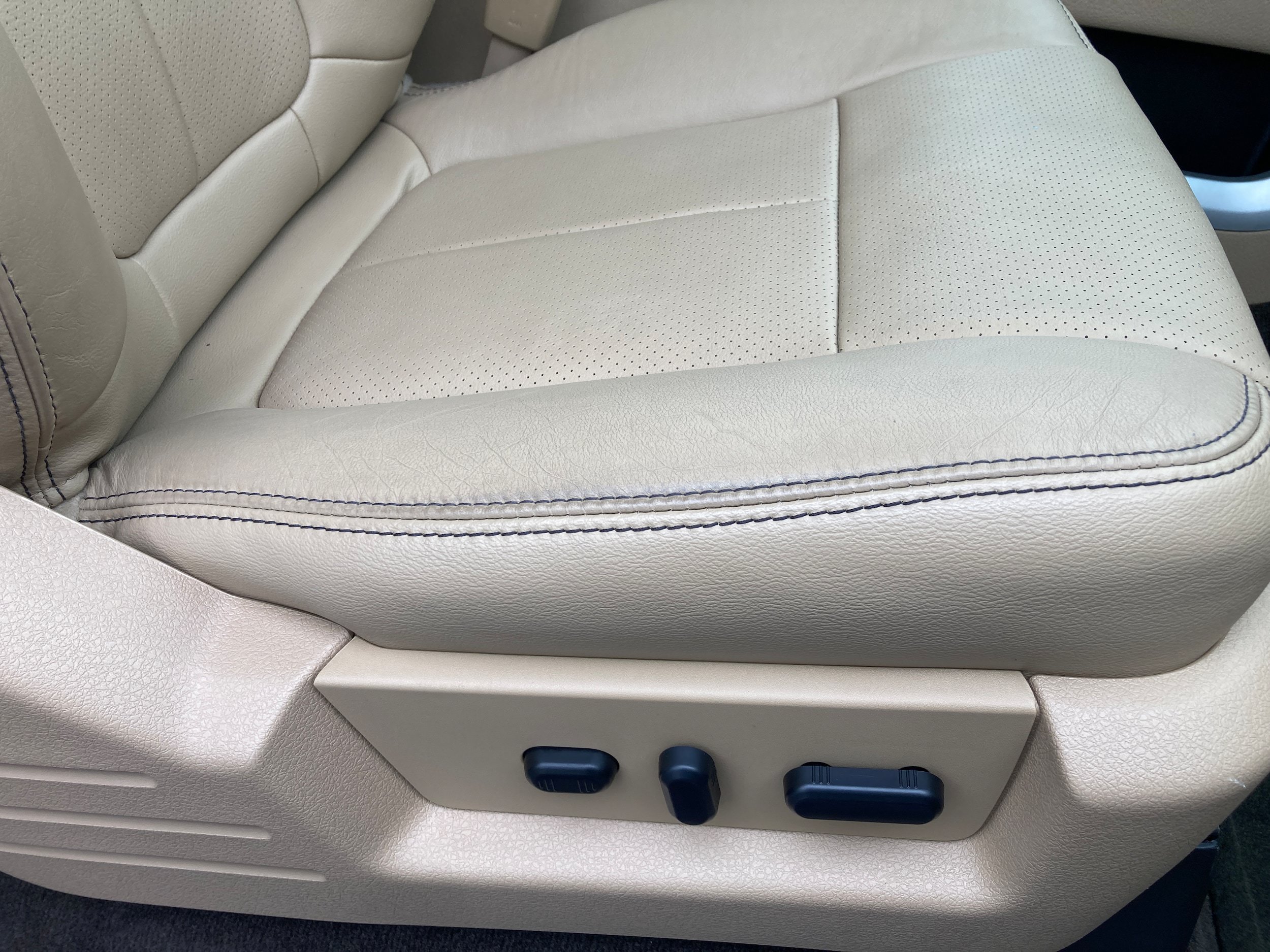 Used 2014 Ford F150 Lariat w/ Lariat Chrome Package AWD/4WD image 15