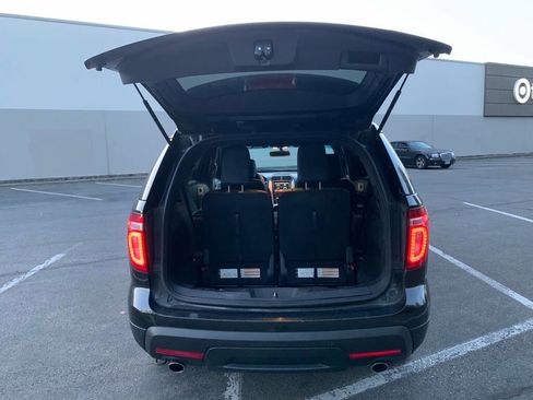 Used 2015 Ford Explorer XLT image 18