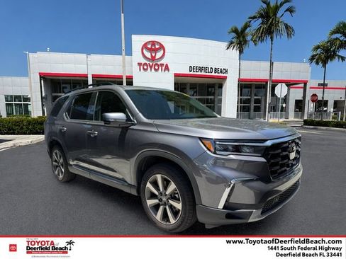 Used 2025 Honda Pilot Touring image 1