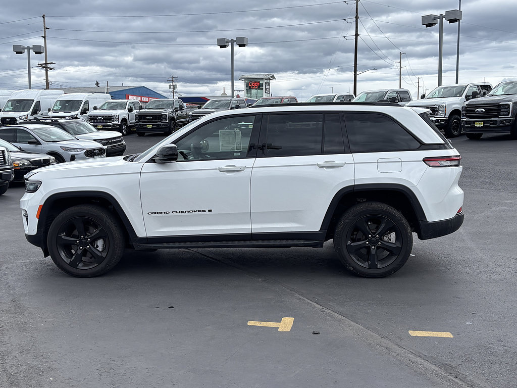 Used 2024 Jeep Grand Cherokee Limited w/ Luxury Tech Group II AWD/4WD image 9