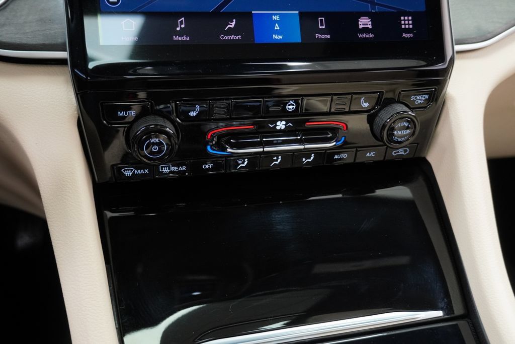 Certified 2025 Jeep Grand Cherokee Limited AWD/4WD image 29