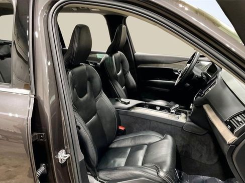 Certified 2023 Volvo XC90 B6 Ultimate image 8