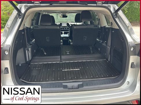 Used 2021 Toyota Highlander XLE FWD image 14