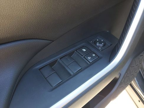Used 2019 Toyota RAV4 LE FWD image 25