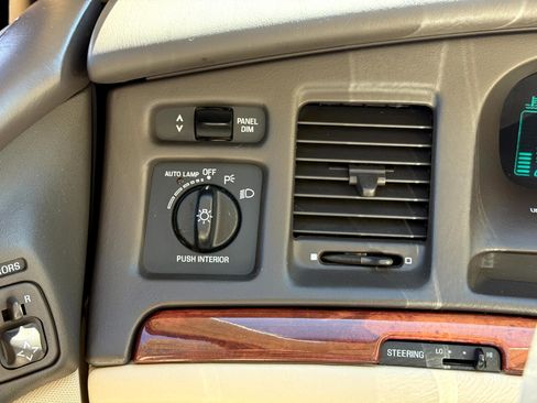 Used 1996 Lincoln Town Car Cartier image 17