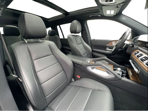 Used 2025 Mercedes-Benz GLS 450 4MATIC image 32