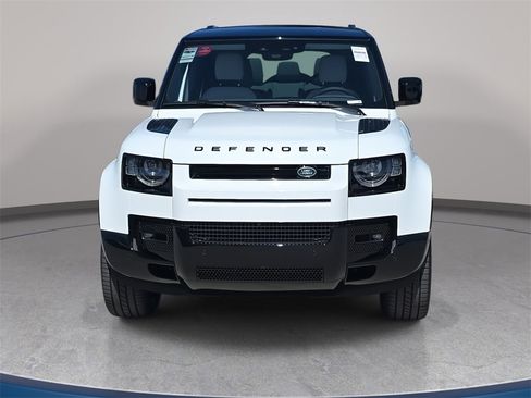 New 2025 Land Rover Defender 130 X-Dynamic SE image 2