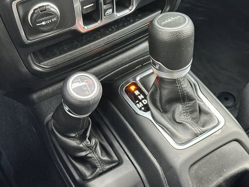 Used 2022 Jeep Gladiator Sport image 27