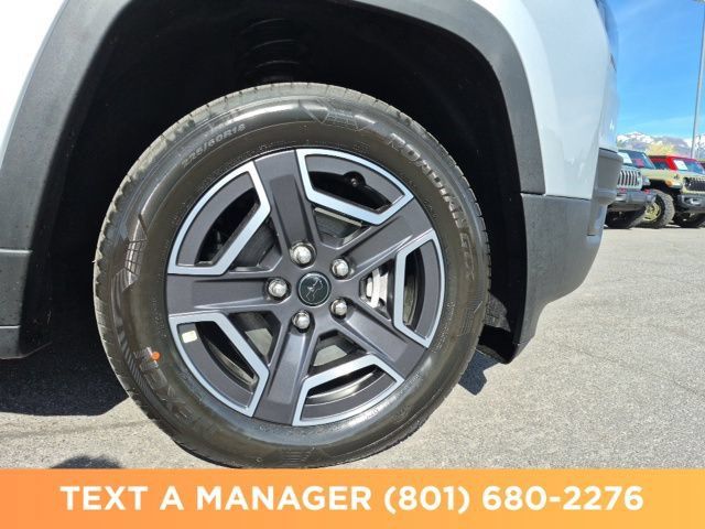 New 2026 Jeep Cherokee Laredo AWD/4WD image 6