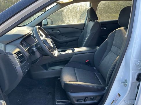Used 2024 Nissan Rogue SV image 14