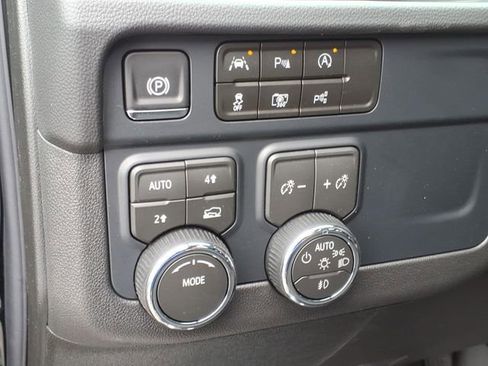 New 2026 Chevrolet Suburban RST w/ Comfort Package AWD/4WD image 22