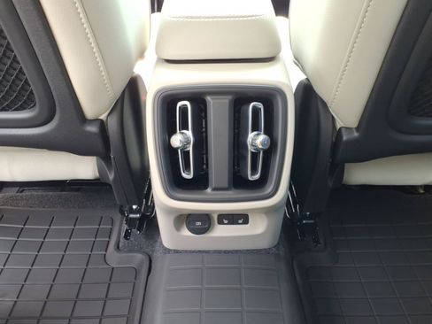 New 2026 Volvo XC40 B5 Ultra w/ Protection Package Premier AWD/4WD image 9