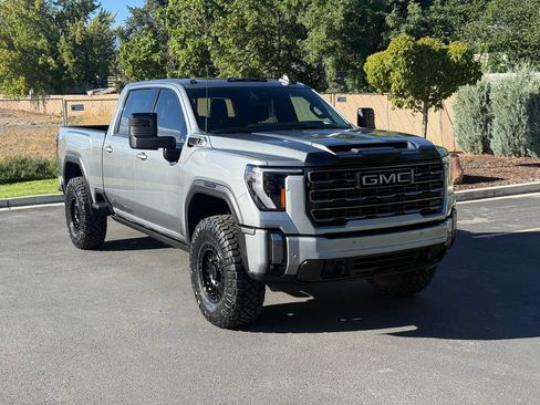 Used 2024 GMC Sierra 2500 AT4 w/ AT4 Premium Plus Package AWD/4WD image 2