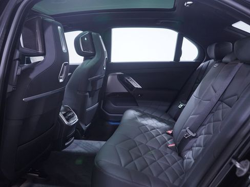 New 2026 BMW 740i w/ Premium Package image 9