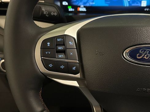 New 2026 Ford Explorer Active RWD image 38