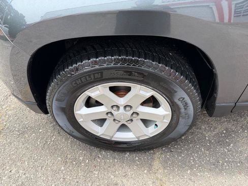 Used 2013 GMC Acadia SLE AWD/4WD image 11