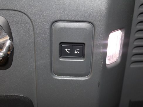 Used 2023 Land Rover Defender 130 SE image 49