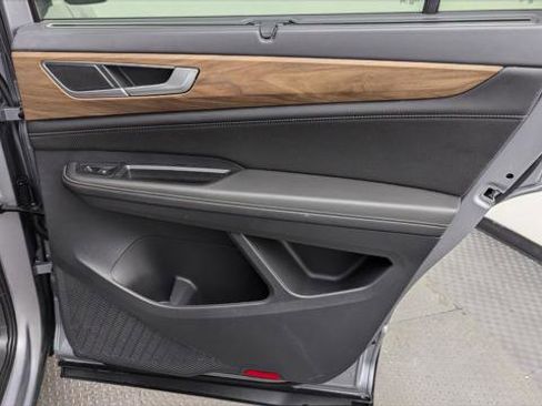 Used 2025 Volkswagen Atlas SE image 21