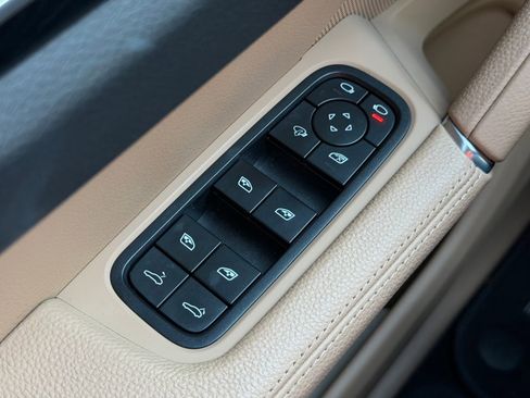 Used 2023 Porsche Cayenne Coupe image 27