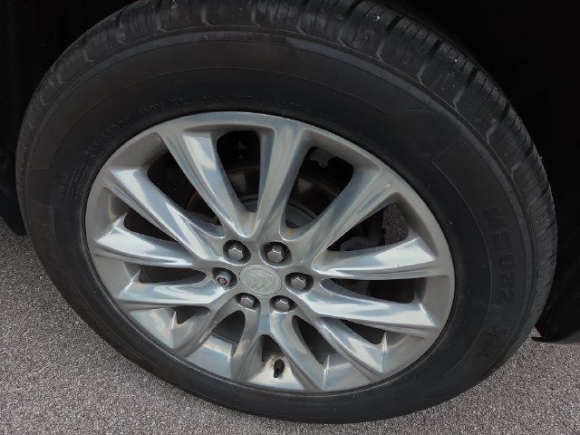 Used 2018 Buick Enclave Essence AWD/4WD image 26