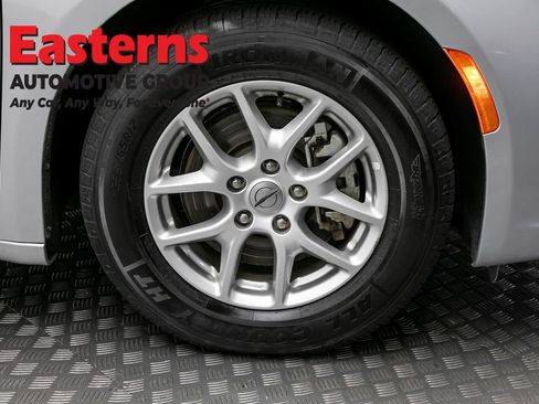 Used 2024 Chrysler Pacifica Touring-L FWD image 32